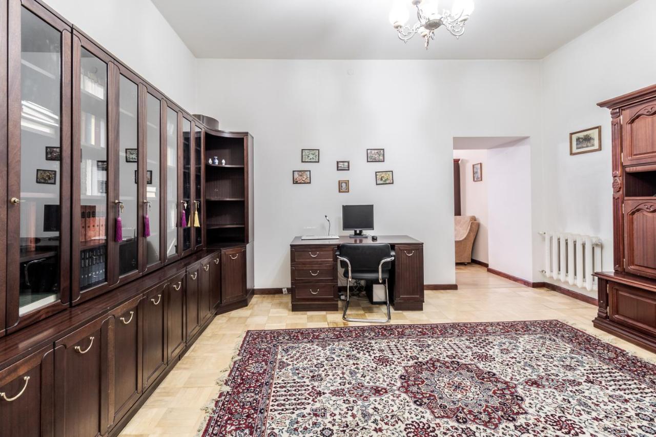 Doroshenka Antique Apartment Lviv Ngoại thất bức ảnh